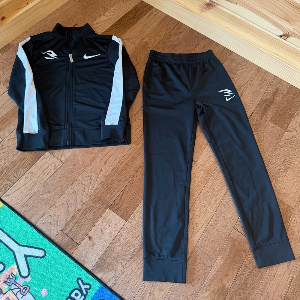 Nike 3Brand Set Youth Large 12-13 full zip jacket & jogger bottoms